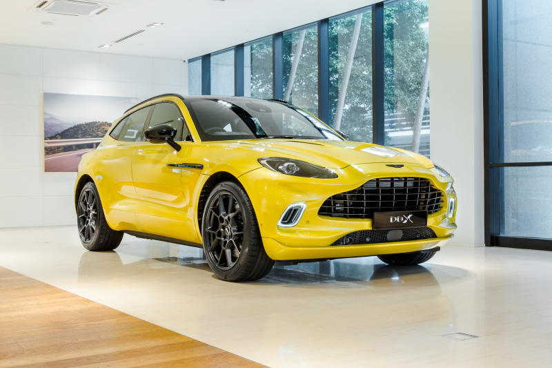 Assurance Aston Martin Cosmopolitan Yellow